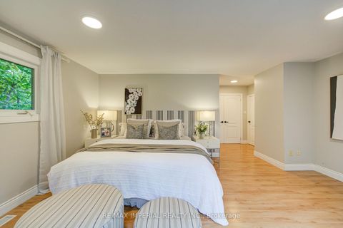 Photo 24 at 19 Penwick Crescent, North Richvale, Richmond Hill