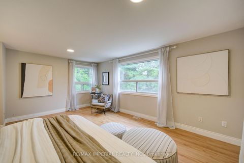 Photo 25 at 19 Penwick Crescent, North Richvale, Richmond Hill