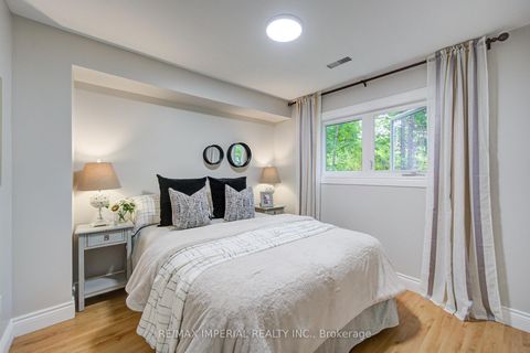 Photo 29 at 19 Penwick Crescent, North Richvale, Richmond Hill