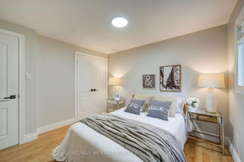 Photo 30 at 19 Penwick Crescent, North Richvale, Richmond Hill