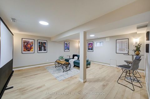 Photo 33 at 19 Penwick Crescent, North Richvale, Richmond Hill