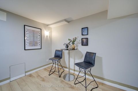 Photo 36 at 19 Penwick Crescent, North Richvale, Richmond Hill