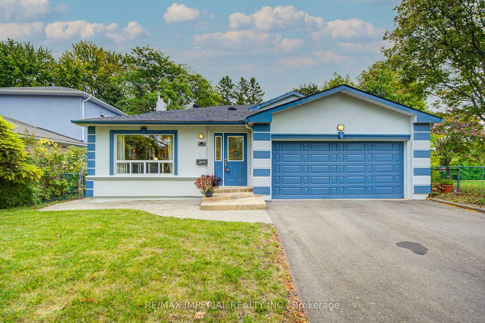 19 Penwick Crescent, North Richvale, Richmond Hill photo number 2