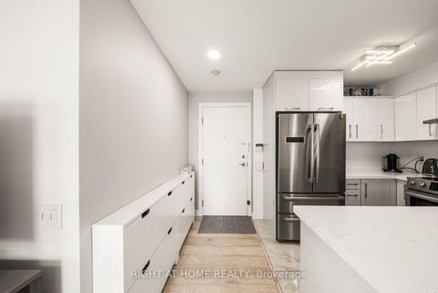 Photo 1 at 901 - 21 Hillcrest Avenue, Willowdale East, Toronto