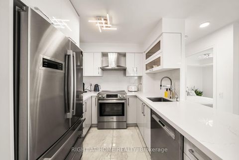 Photo 2 at 901 - 21 Hillcrest Avenue, Willowdale East, Toronto