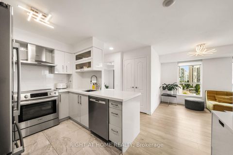 Photo 3 at 901 - 21 Hillcrest Avenue, Willowdale East, Toronto