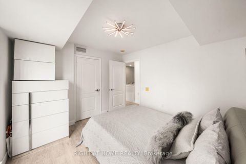 Photo 9 at 901 - 21 Hillcrest Avenue, Willowdale East, Toronto