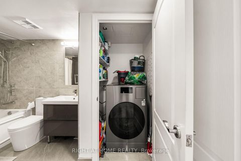 Photo 12 at 901 - 21 Hillcrest Avenue, Willowdale East, Toronto