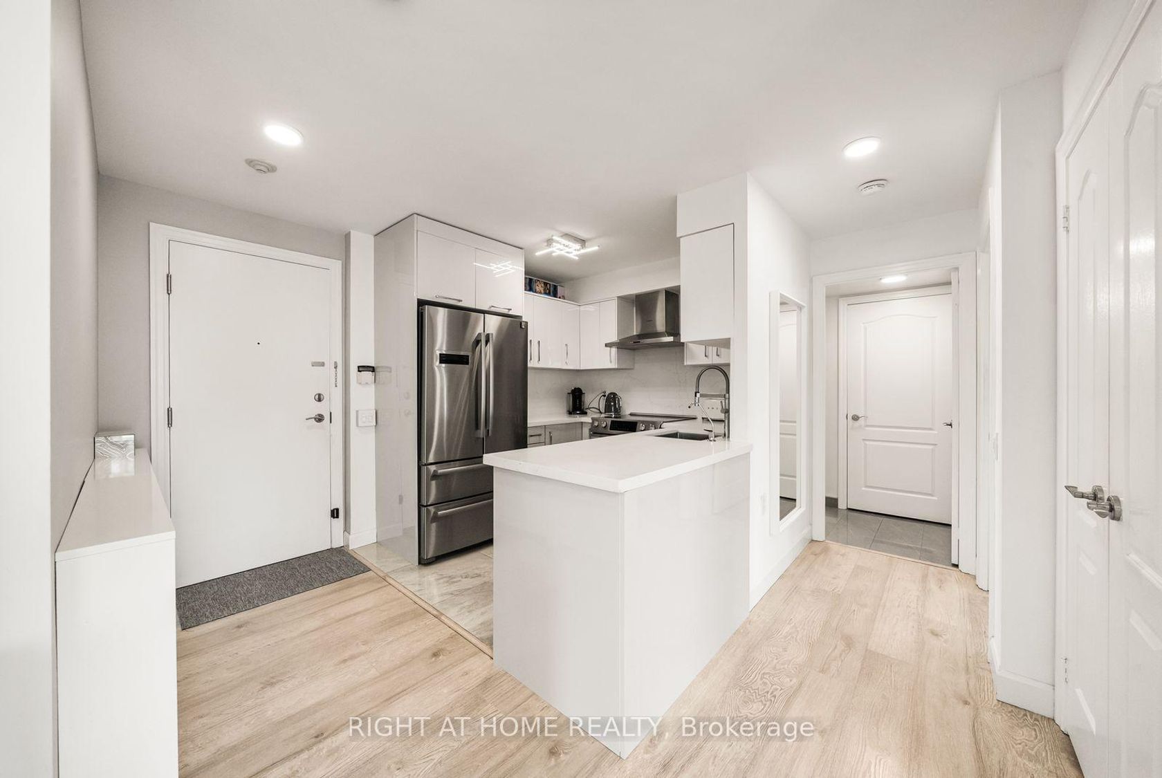 901 - 21 Hillcrest Avenue, Willowdale East, Toronto 