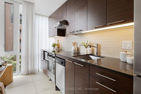 Photo 19 at 422 - 3 Market Street, Waterfront Communities C8, Toronto