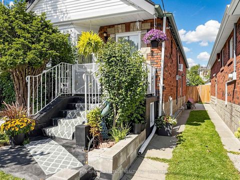Photo 2 at 248 Westwood Avenue, East York, Toronto