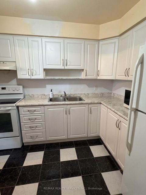 Photo 6 at 501 - 60 Stevenson Road, Jamestown, Toronto