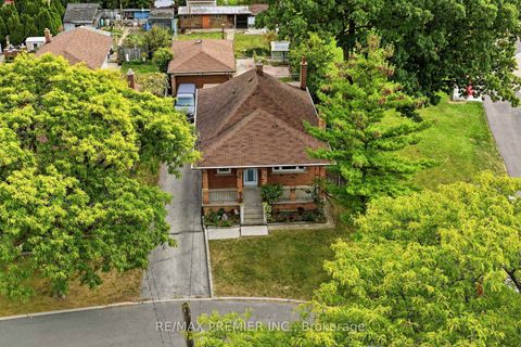Photo 30 at 1 Mayo Drive, Rustic, Toronto