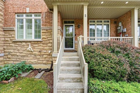 Photo 1 at 5 Parrotta Drive, Pelmo Park W5, Toronto