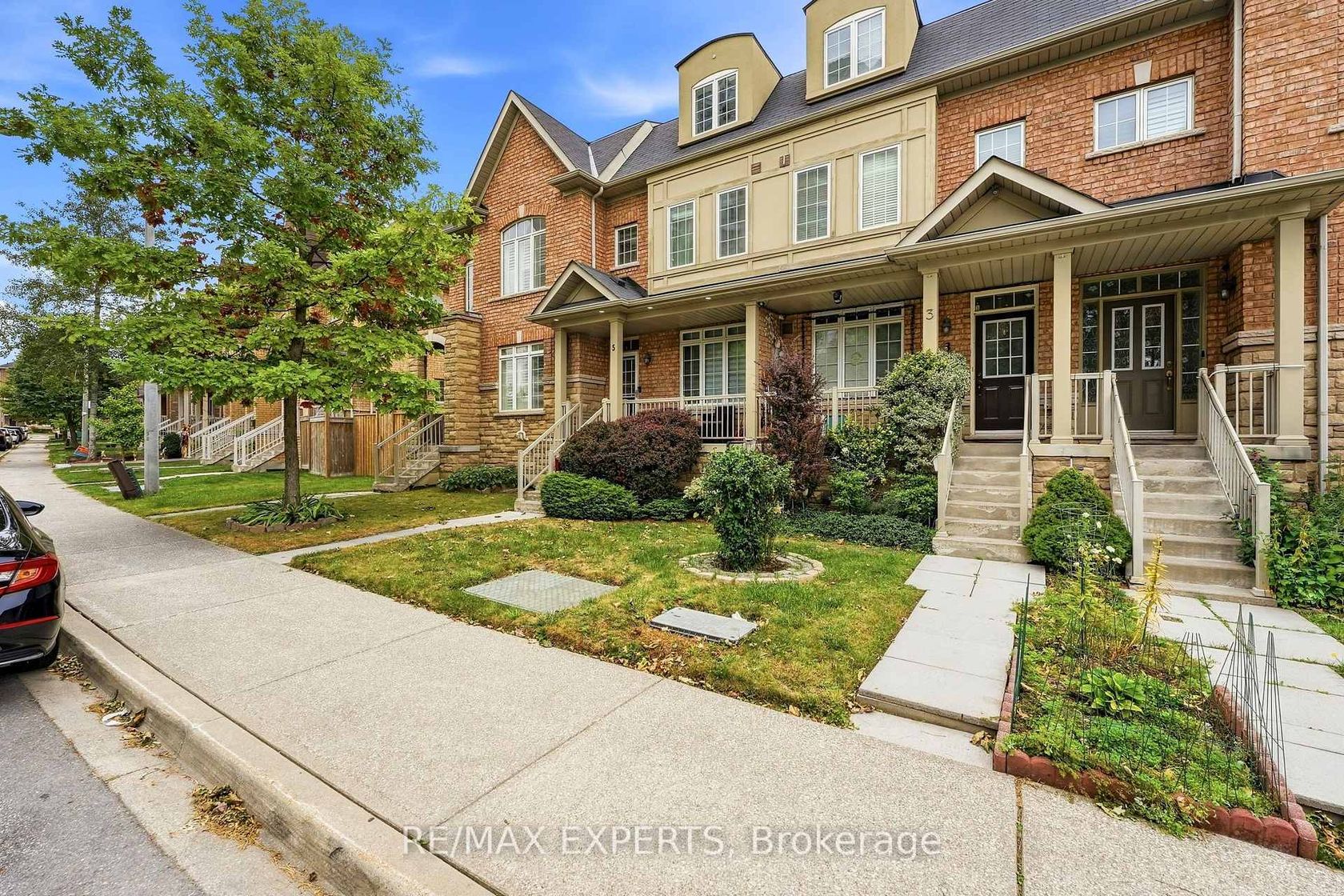 5 Parrotta Drive, Pelmo Park W5, Toronto 