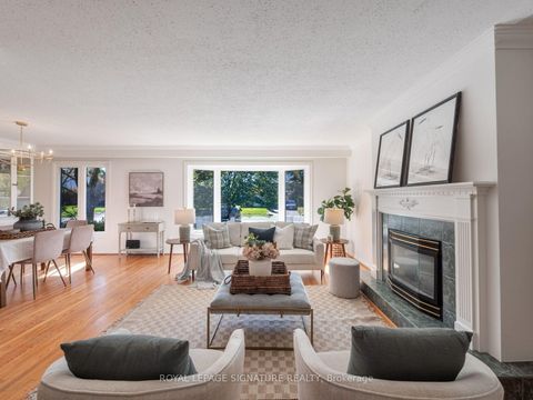 Photo 3 at 46 Manorglen Crescent, Malvern West, Toronto