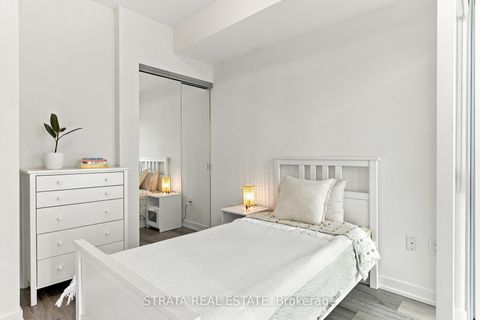 Photo 9 at 4610 - 1 Yorkville Ave Avenue, Annex, Toronto