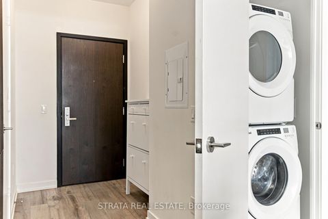 Photo 11 at 4610 - 1 Yorkville Ave Avenue, Annex, Toronto
