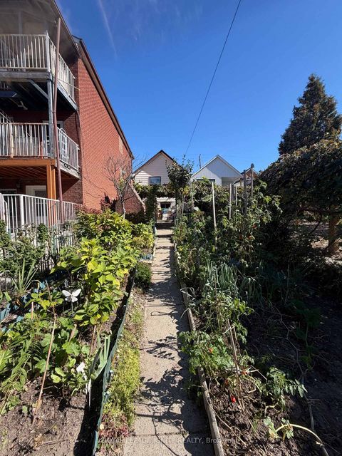 Photo 1 at 40 Avon Avenue, Smythe, Toronto
