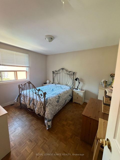Photo 4 at 40 Avon Avenue, Smythe, Toronto