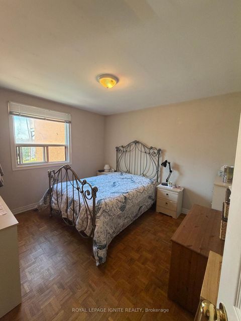 Photo 5 at 40 Avon Avenue, Smythe, Toronto