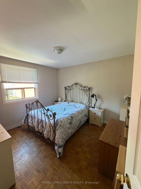 Photo 6 at 40 Avon Avenue, Smythe, Toronto