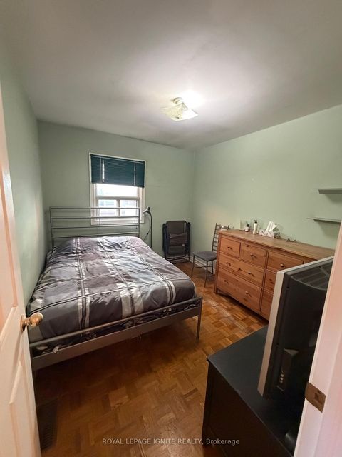 Photo 7 at 40 Avon Avenue, Smythe, Toronto