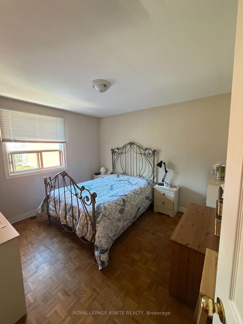 Photo 8 at 40 Avon Avenue, Smythe, Toronto