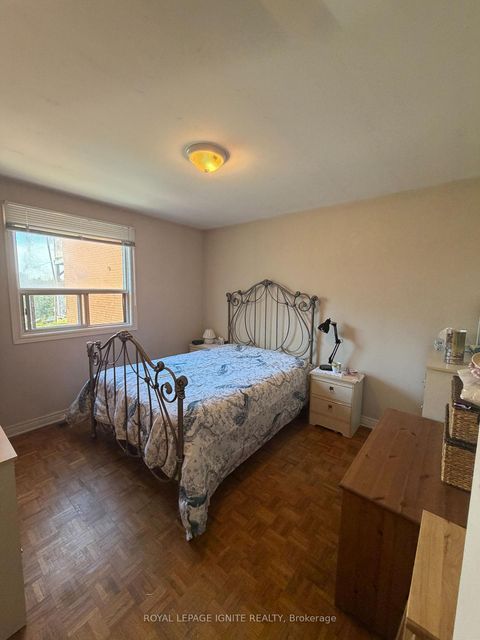 Photo 9 at 40 Avon Avenue, Smythe, Toronto