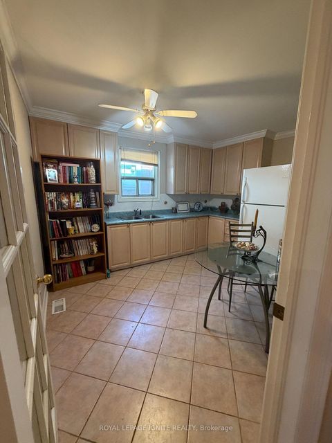 Photo 18 at 40 Avon Avenue, Smythe, Toronto