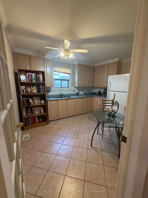 Photo 19 at 40 Avon Avenue, Smythe, Toronto