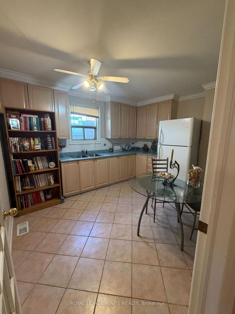 Photo 22 at 40 Avon Avenue, Smythe, Toronto