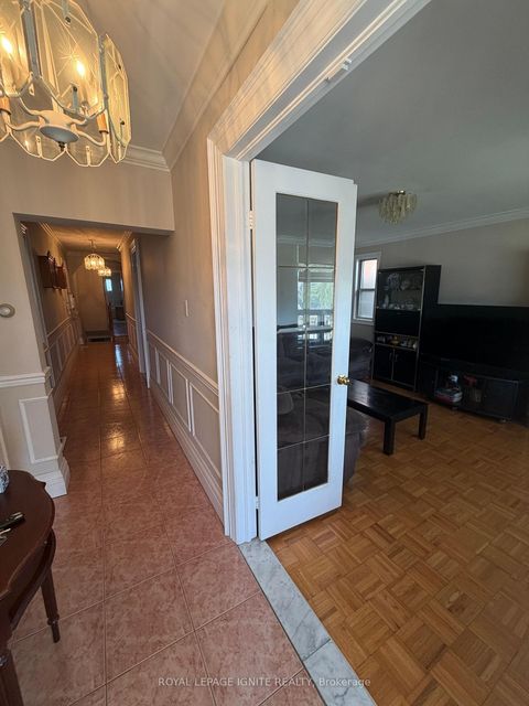 Photo 24 at 40 Avon Avenue, Smythe, Toronto
