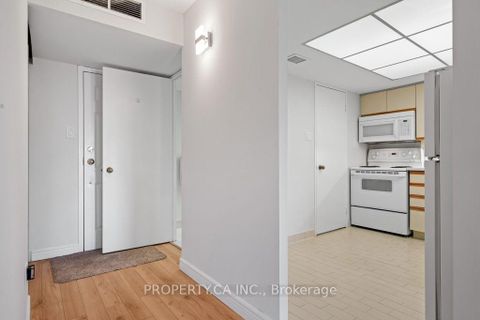 Photo 4 at 608 - 65 Scadding Avenue, Waterfront Communities C8, Toronto