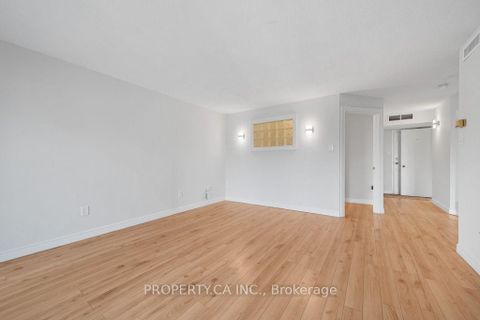Photo 11 at 608 - 65 Scadding Avenue, Waterfront Communities C8, Toronto