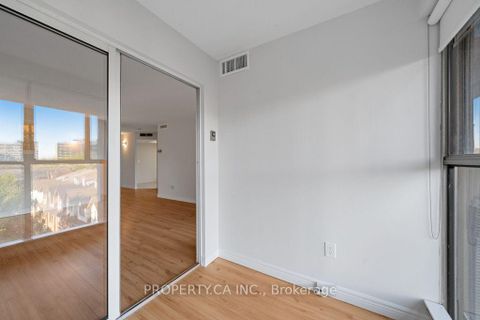 Photo 13 at 608 - 65 Scadding Avenue, Waterfront Communities C8, Toronto