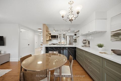 Photo 1 at 11 Ambler Bay, Georgian Drive, Barrie
