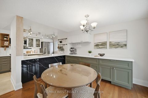 Photo 3 at 11 Ambler Bay, Georgian Drive, Barrie