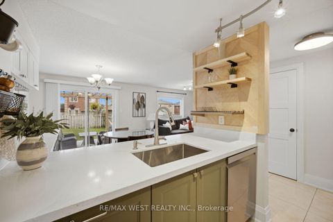 Photo 13 at 11 Ambler Bay, Georgian Drive, Barrie