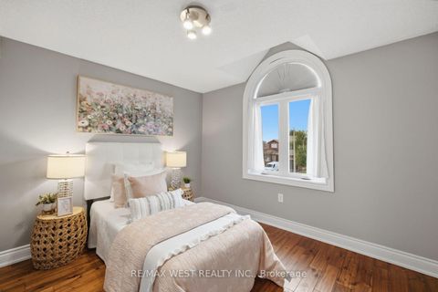 Photo 17 at 11 Ambler Bay, Georgian Drive, Barrie