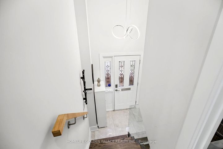 Photo 1 at 8 Red Maple Court, Bayview Village, Toronto