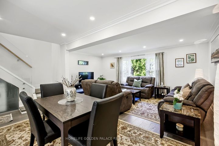 Photo 6 at 8 Red Maple Court, Bayview Village, Toronto
