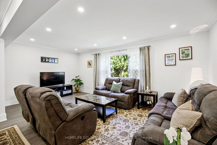 Photo 7 at 8 Red Maple Court, Bayview Village, Toronto