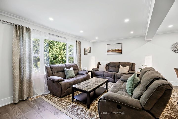 Photo 8 at 8 Red Maple Court, Bayview Village, Toronto