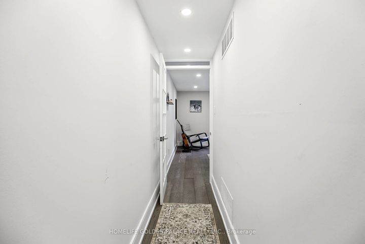 Photo 35 at 8 Red Maple Court, Bayview Village, Toronto