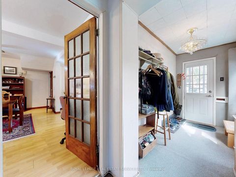 Photo 2 at 28 McIntosh Avenue, Queensway, Toronto