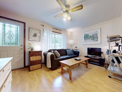 Photo 3 at 28 McIntosh Avenue, Queensway, Toronto