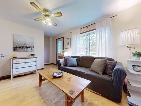 Photo 4 at 28 McIntosh Avenue, Queensway, Toronto