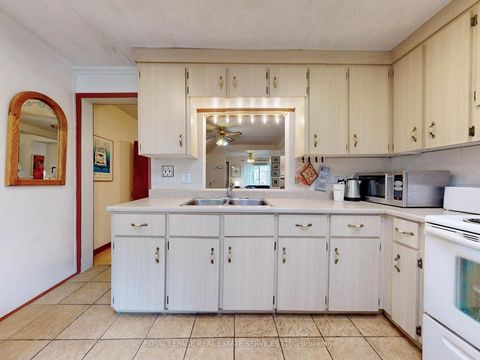 Photo 10 at 28 McIntosh Avenue, Queensway, Toronto