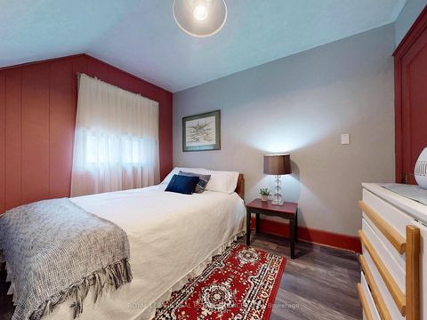 Photo 15 at 28 McIntosh Avenue, Queensway, Toronto